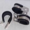11 mm RVS Leidingbeugel met rubber manchet voor 10 mm koperen gasleiding.