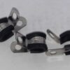 8 mm RVS leidingbeugel met rubber manchet voor 8 mm koperen gasleiding.