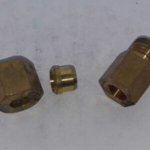Messing 8mm knelkoppeling recht 1/8 binnendraad x 8mm knel.
