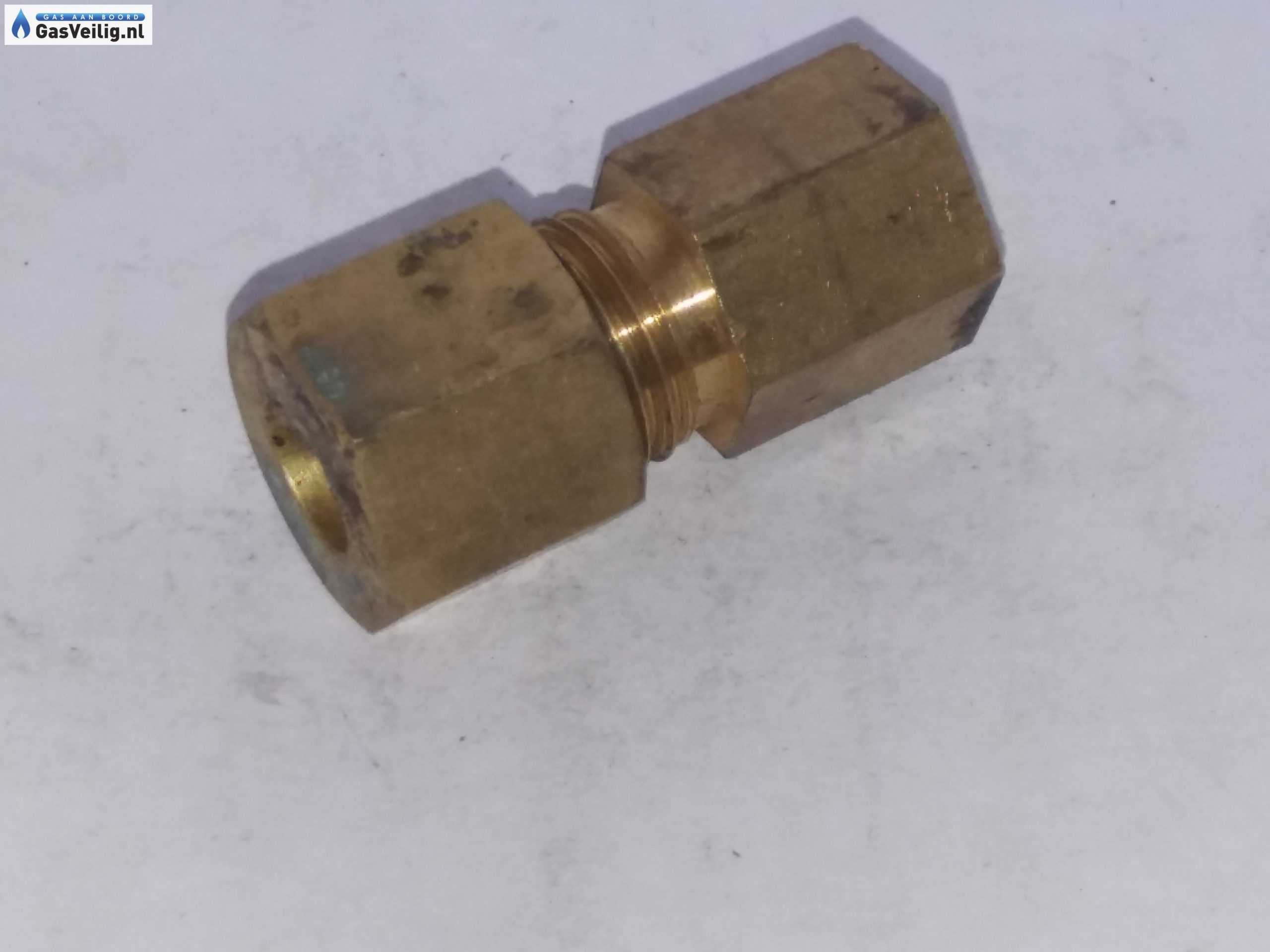 Messing verloop knelkoppeling / knelfitting 8 mm x 6 mm recht.