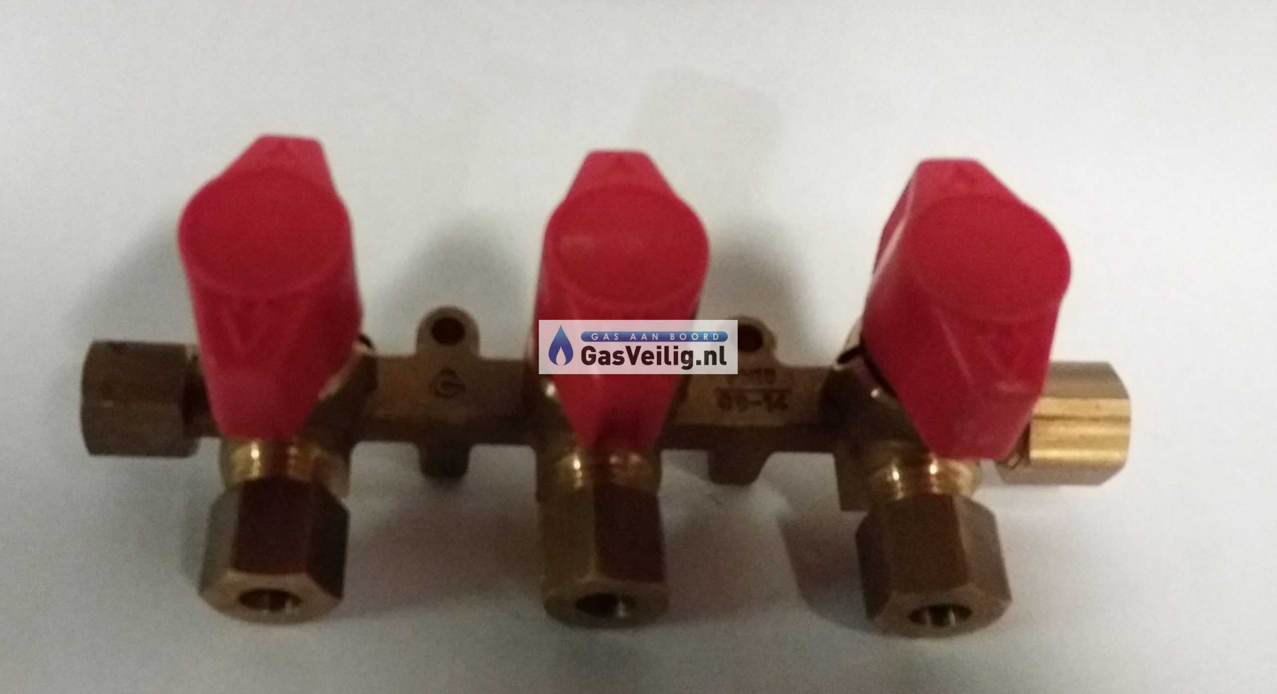 Complete set onderdelen voor het aanleggen van een nieuwe gasinstallatie met 3 gebruistoestellen alle drie met een 8 mm knel aansluiting en één met een 8mm knel x 1/2 buitendraad aansluiting. - Afbeelding 10